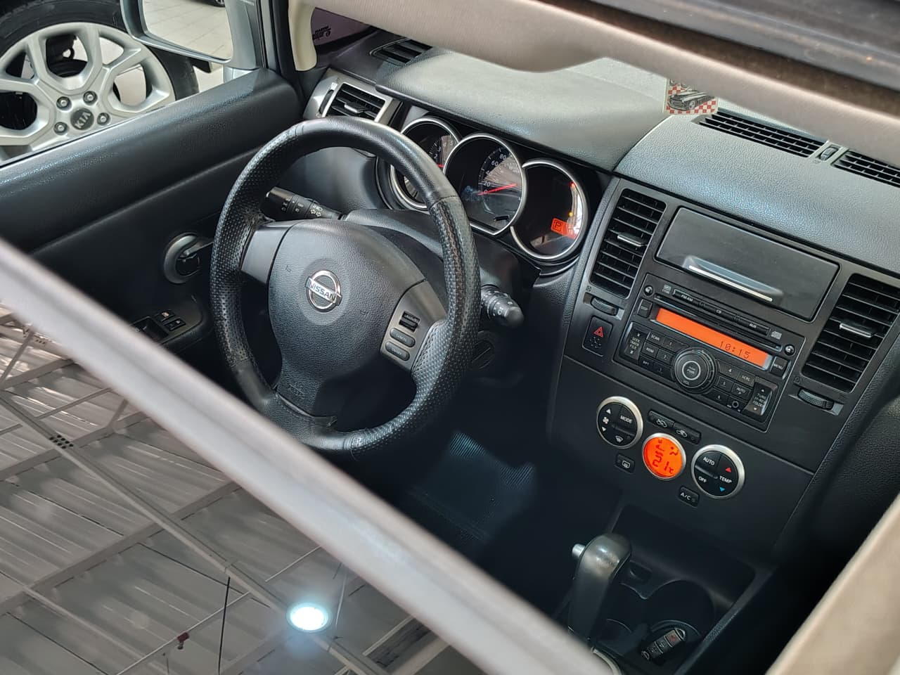 NISSAN TIIDA