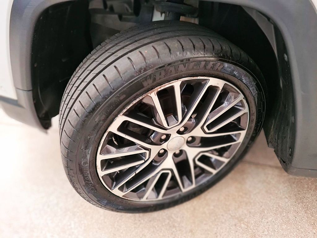 Car Image 17