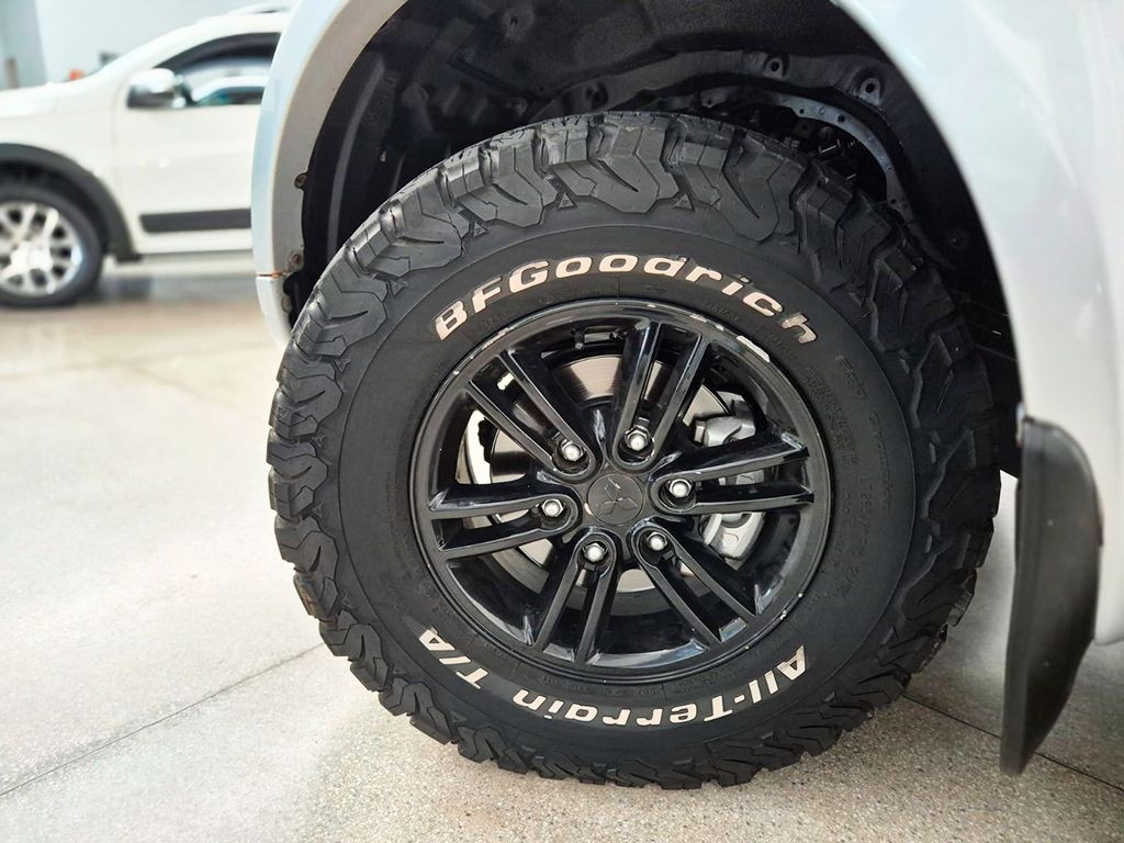MITSUBISHI L200 TRITON