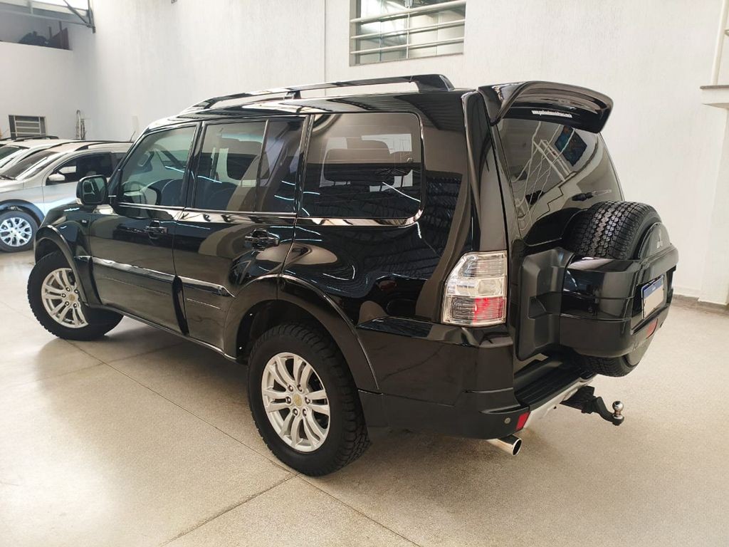 MITSUBISHI PAJERO FULL