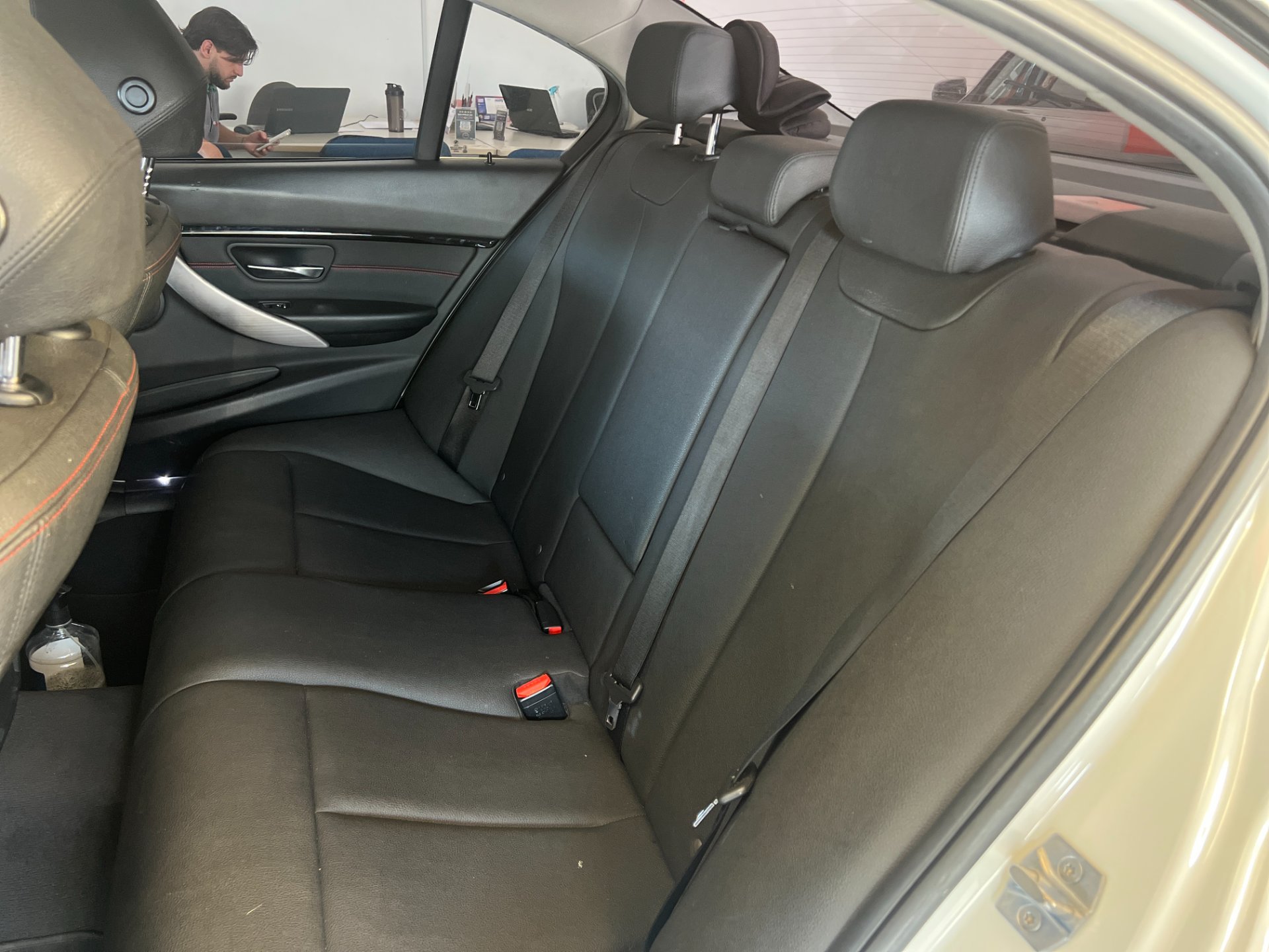 BMW 320i