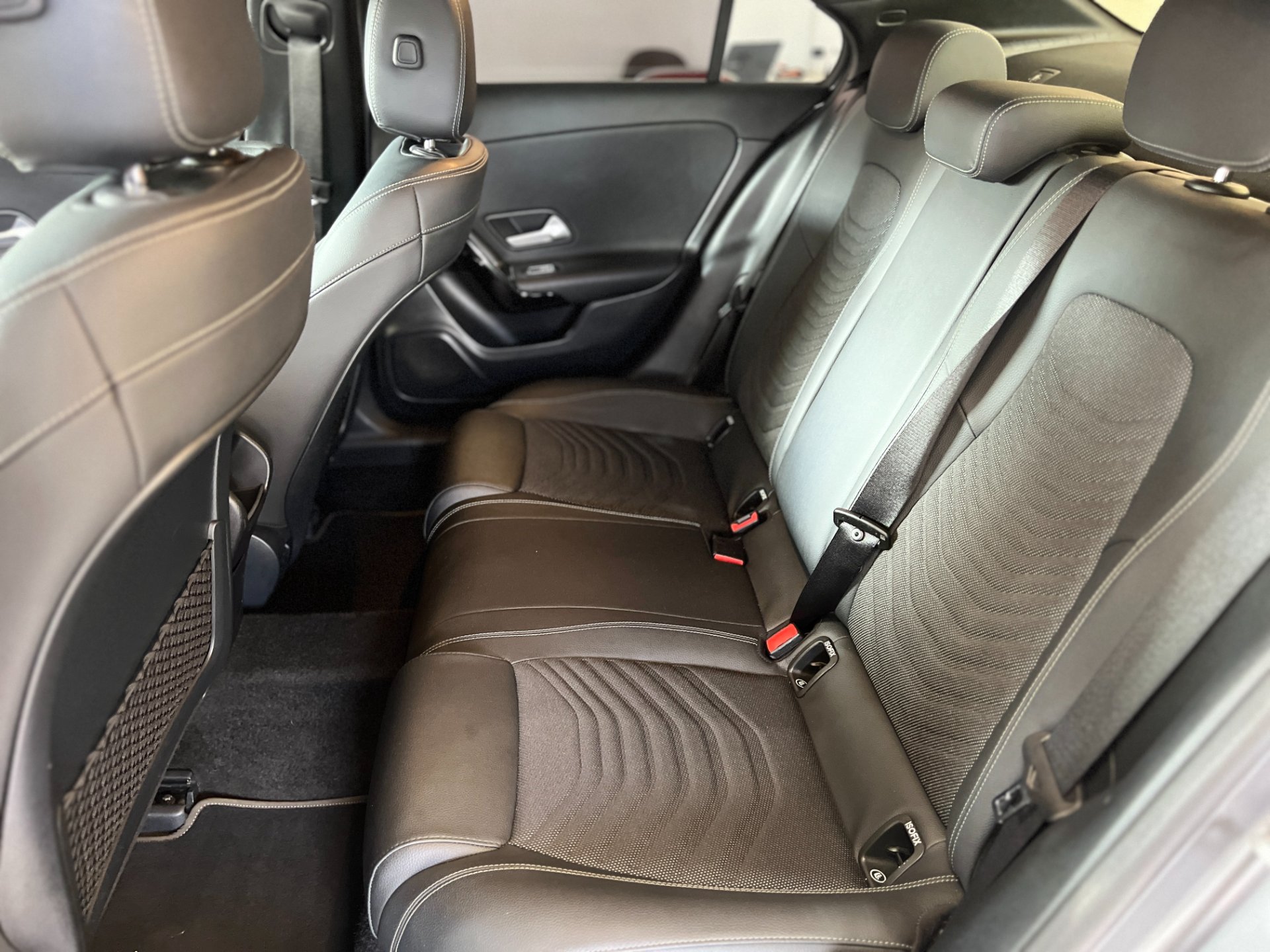 MERCEDES-BENZ A 200