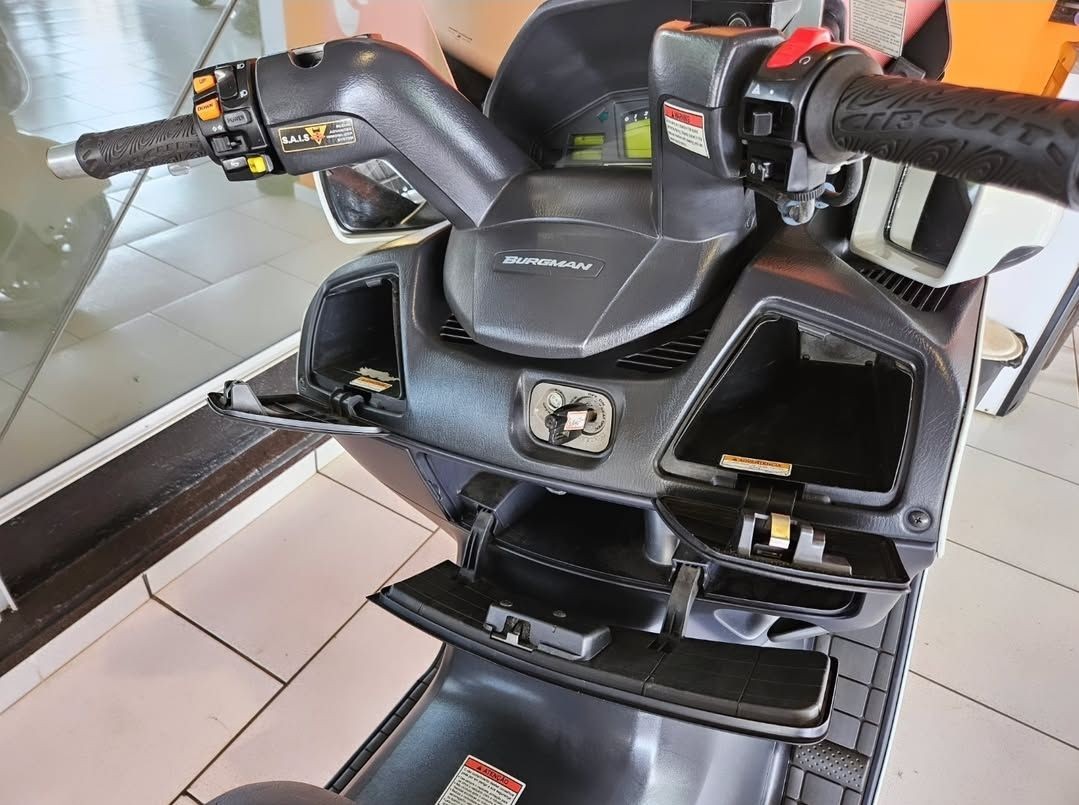 BURGMAN 650 EXECUTIVE BURGMAN 650 EXECUTIVE