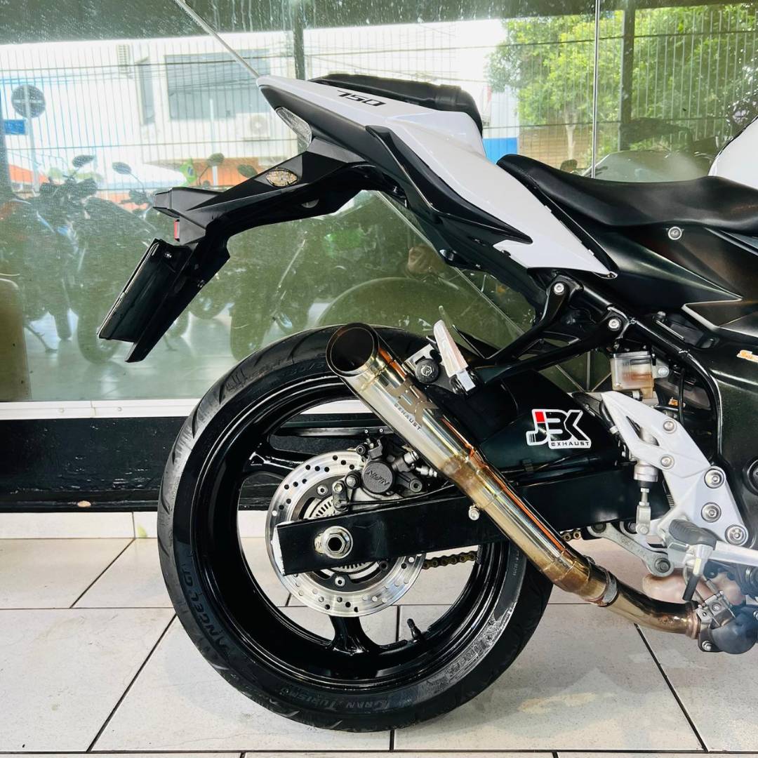 SUZUKI GSR 750 A