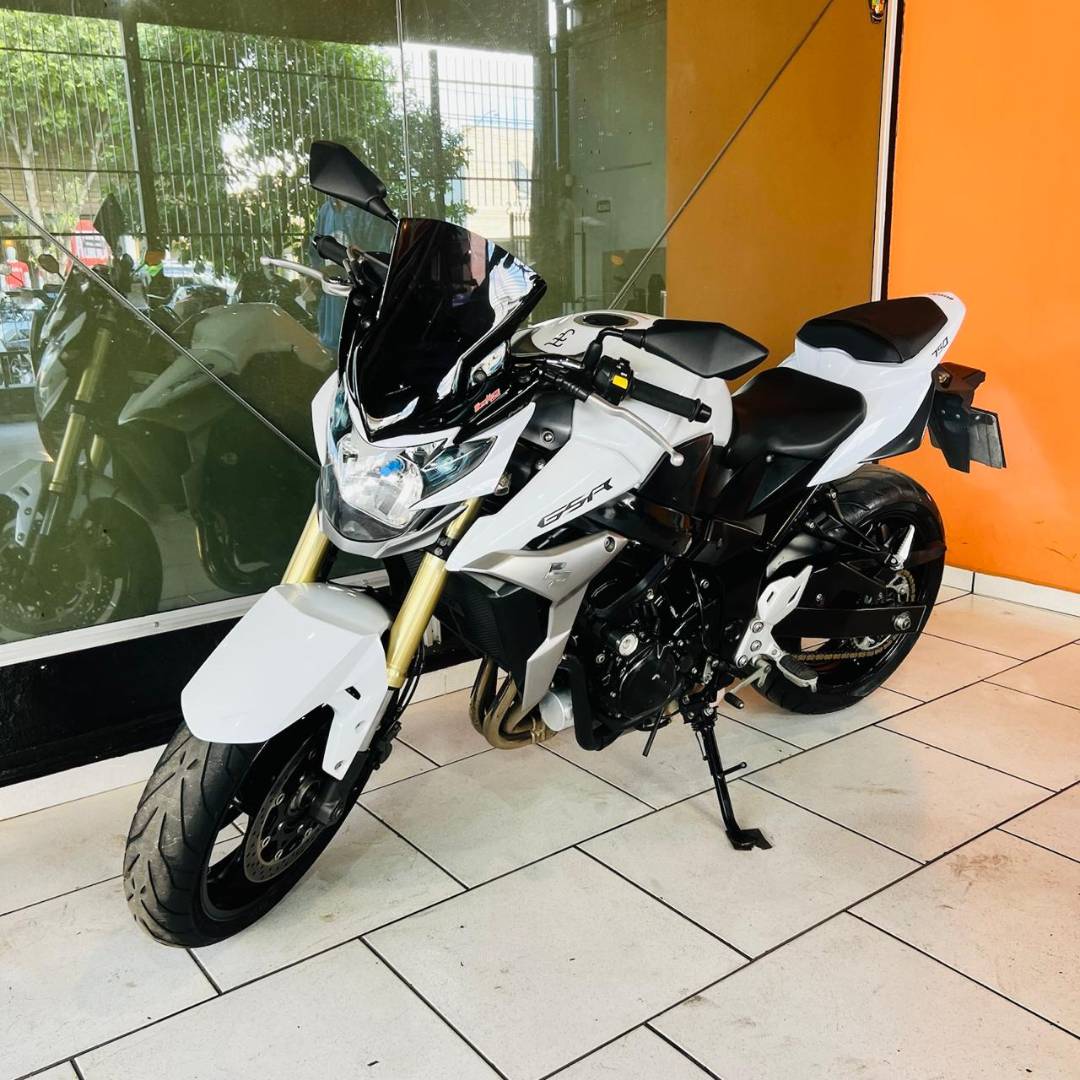 SUZUKI GSR 750 A