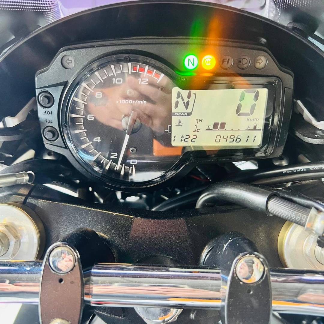 SUZUKI GSR 750 A