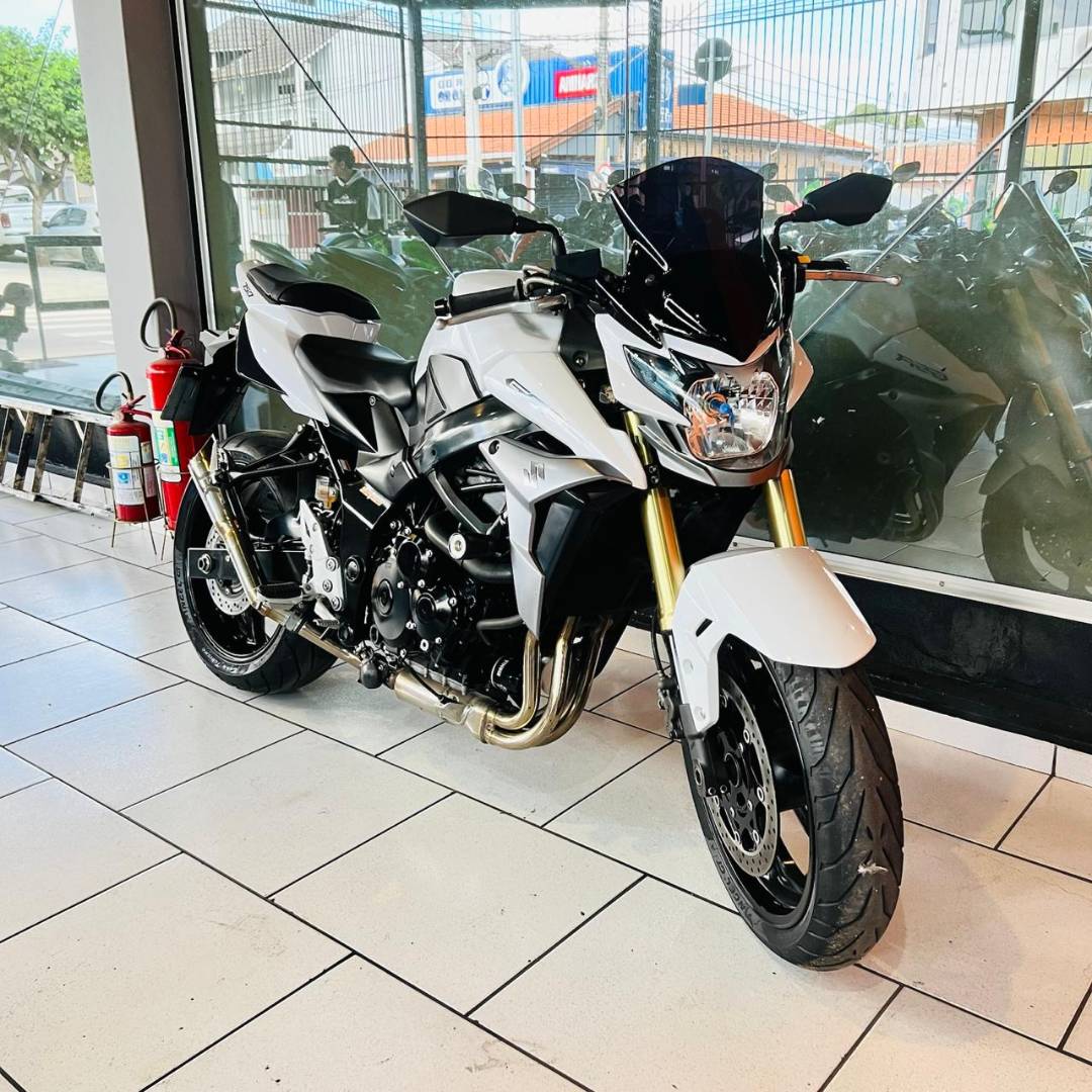 SUZUKI GSR 750 A