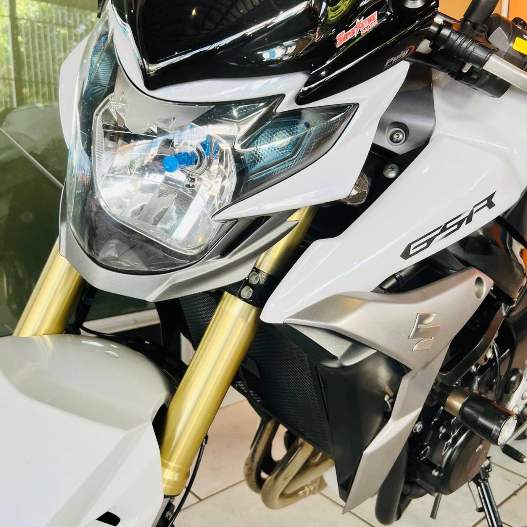 SUZUKI GSR 750 A