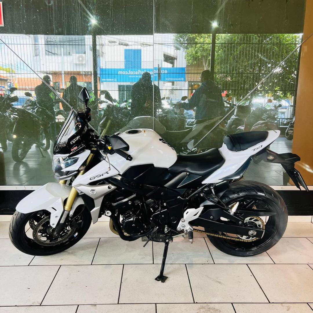 SUZUKI GSR 750 A