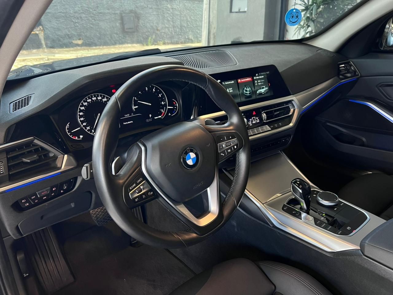 BMW 320i