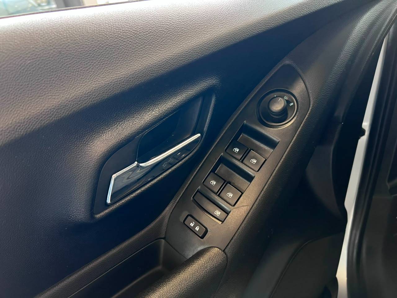 CHEVROLET TRACKER
