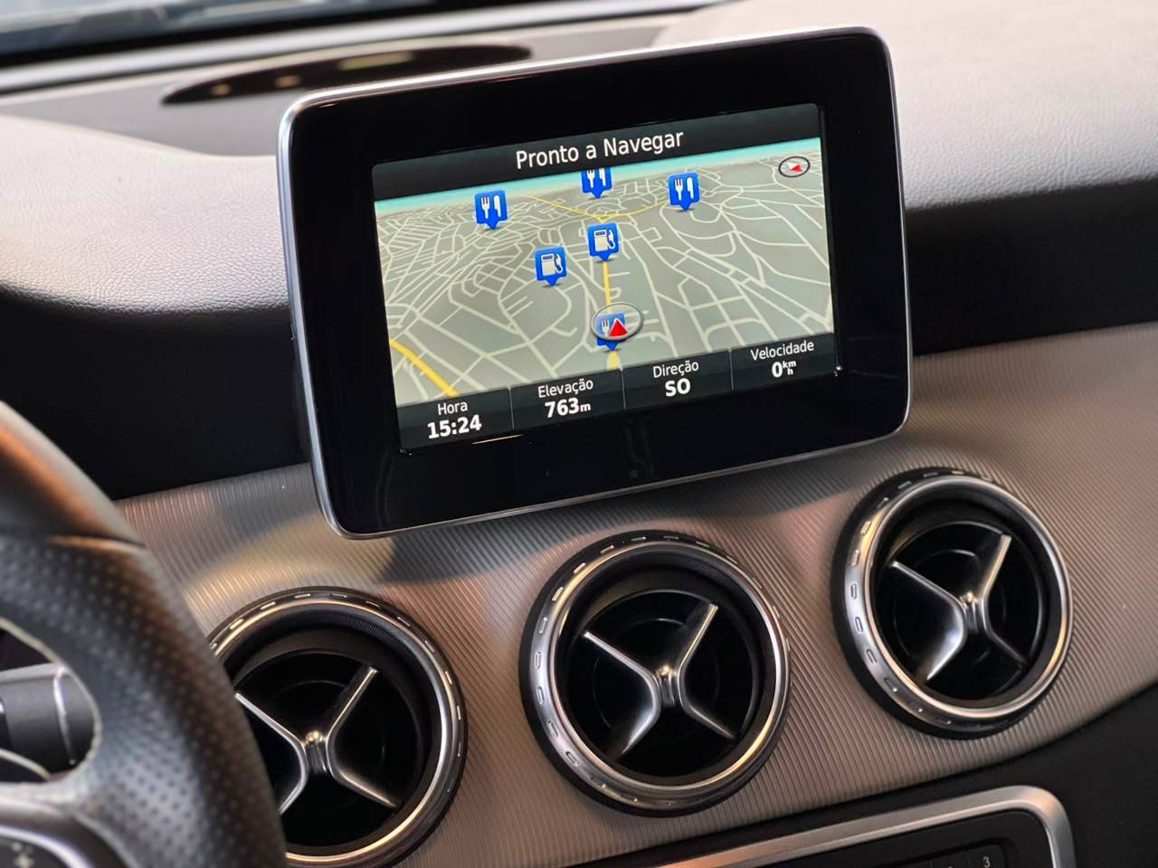 MERCEDES-BENZ GLA 200