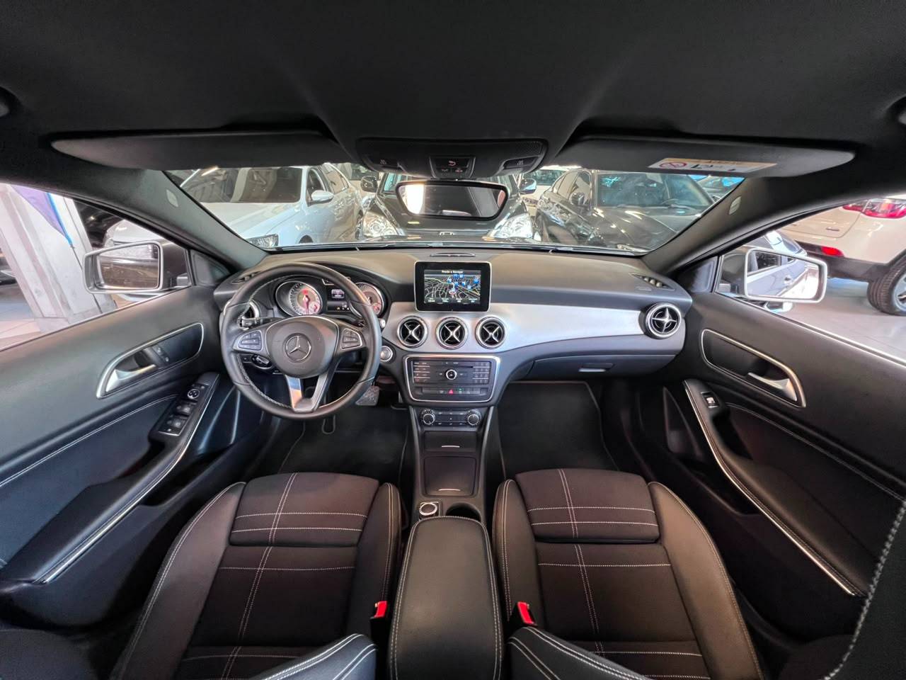 MERCEDES-BENZ GLA 200