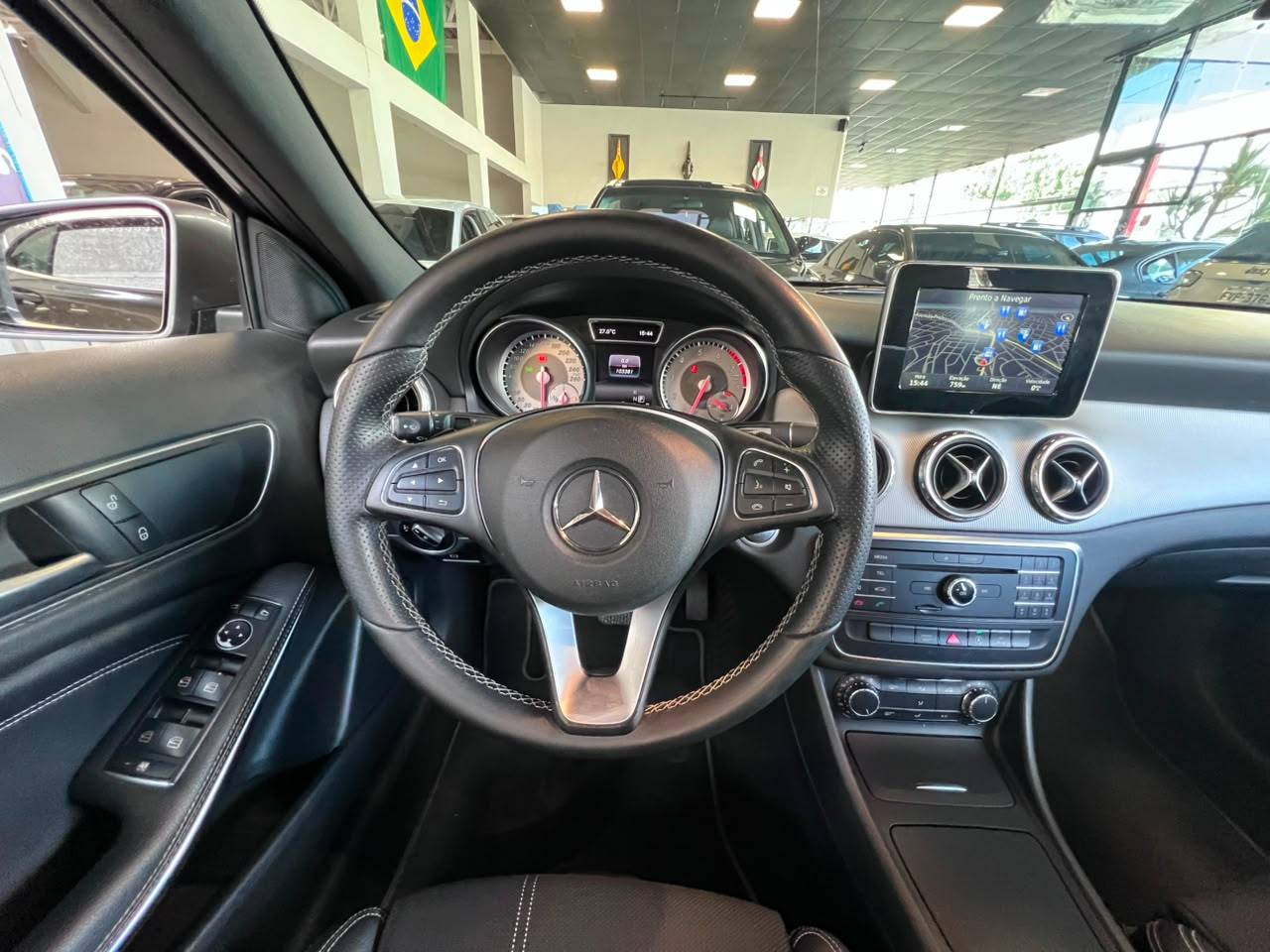 MERCEDES-BENZ GLA 200