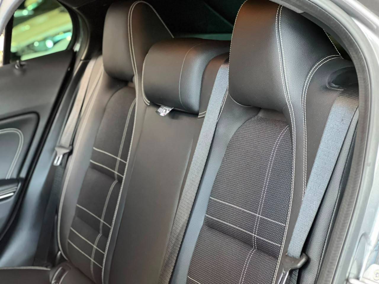 MERCEDES-BENZ GLA 200