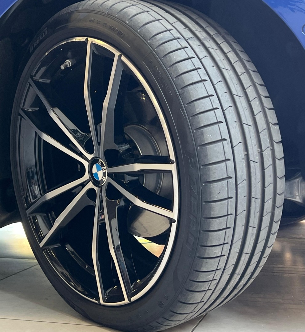 BMW 320i