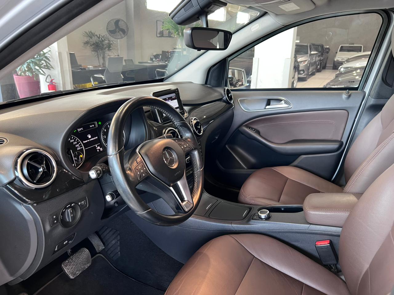 MERCEDES-BENZ B 200
