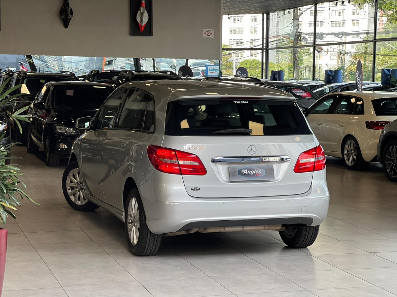 MERCEDES-BENZ B 200