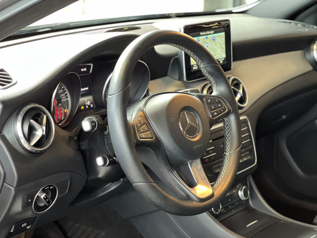 MERCEDES-BENZ GLA 200