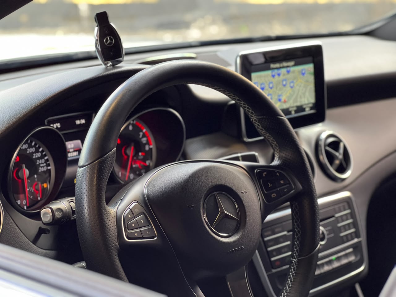 MERCEDES-BENZ GLA 200