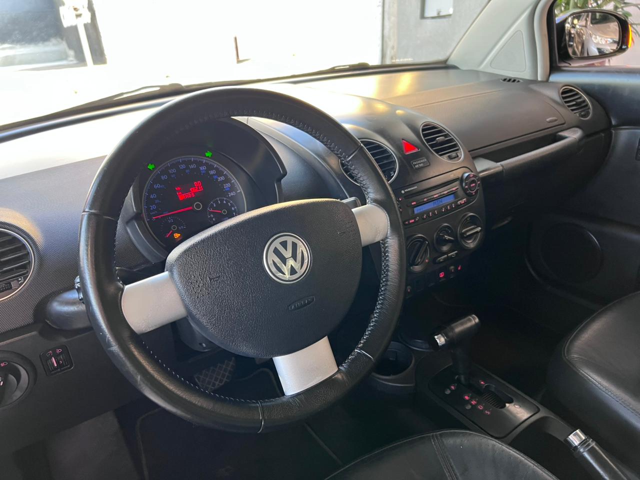 VOLKSWAGEN NEW BEETLE