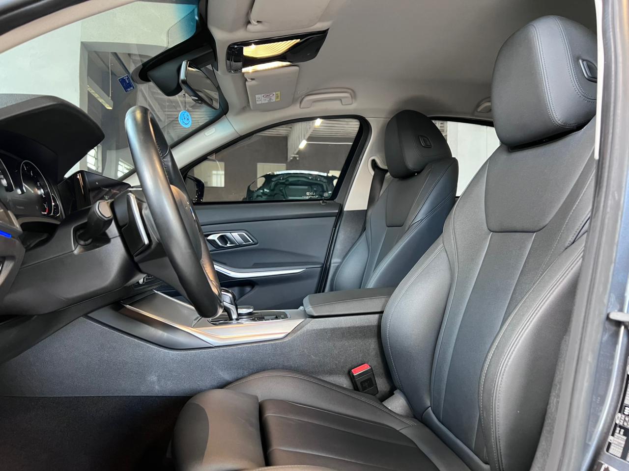 BMW 320i
