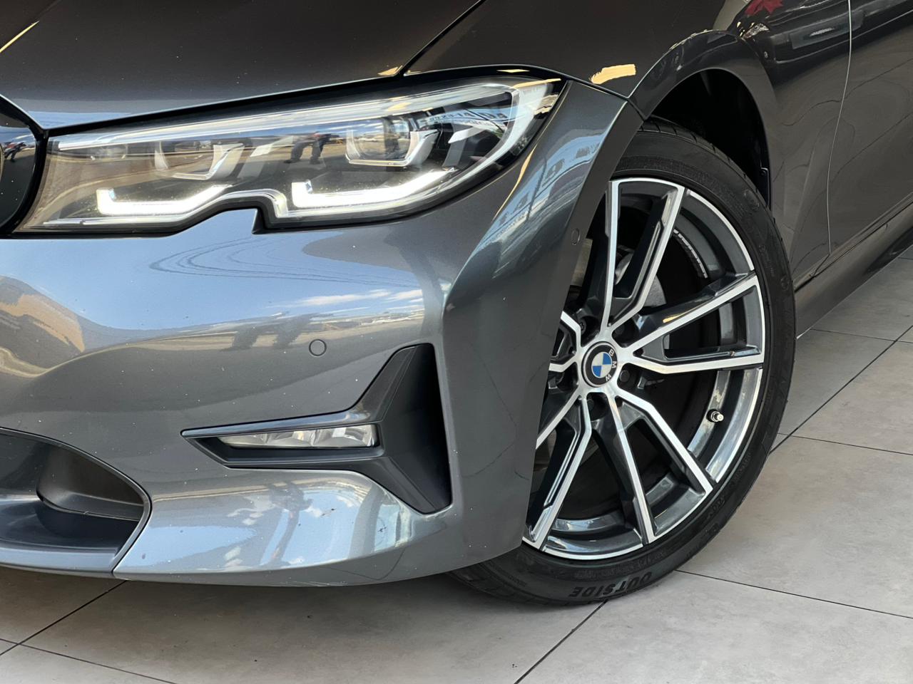 BMW 320i