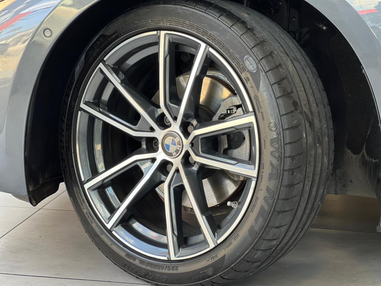 BMW 320i