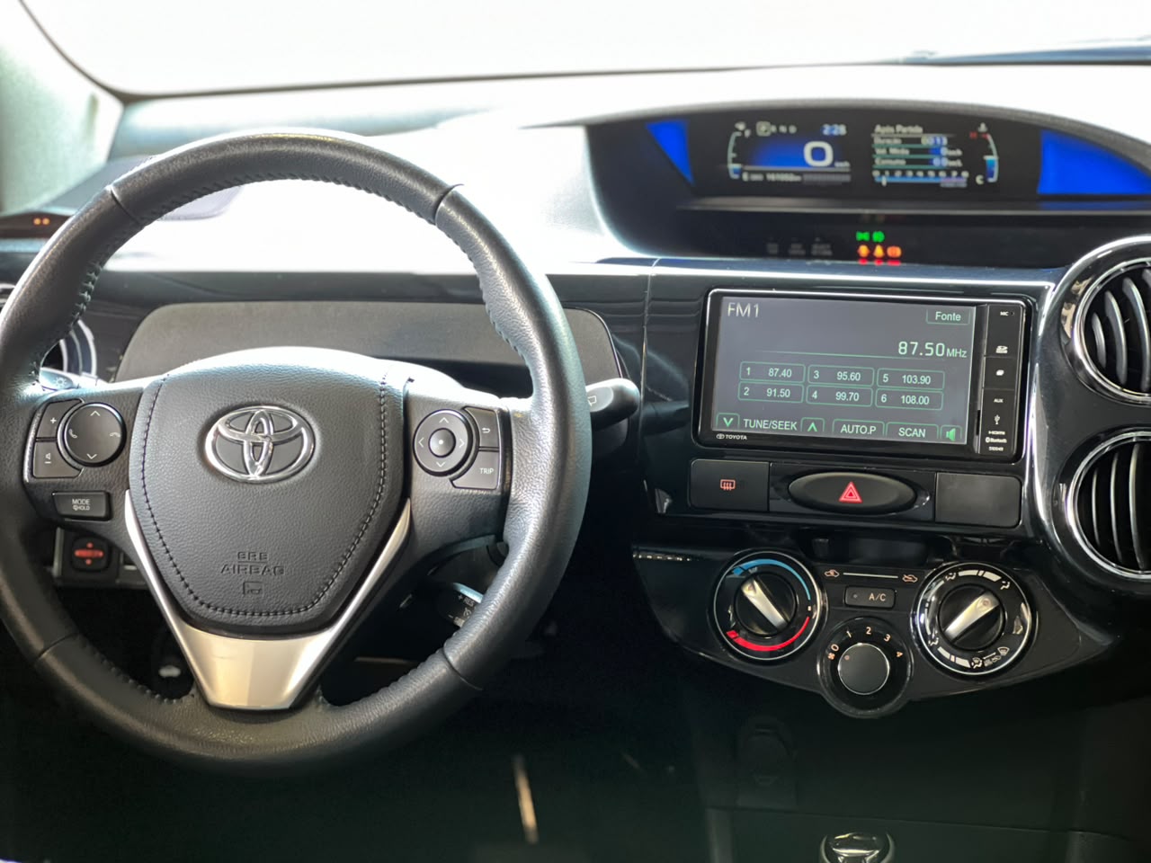 TOYOTA ETIOS CROSS
