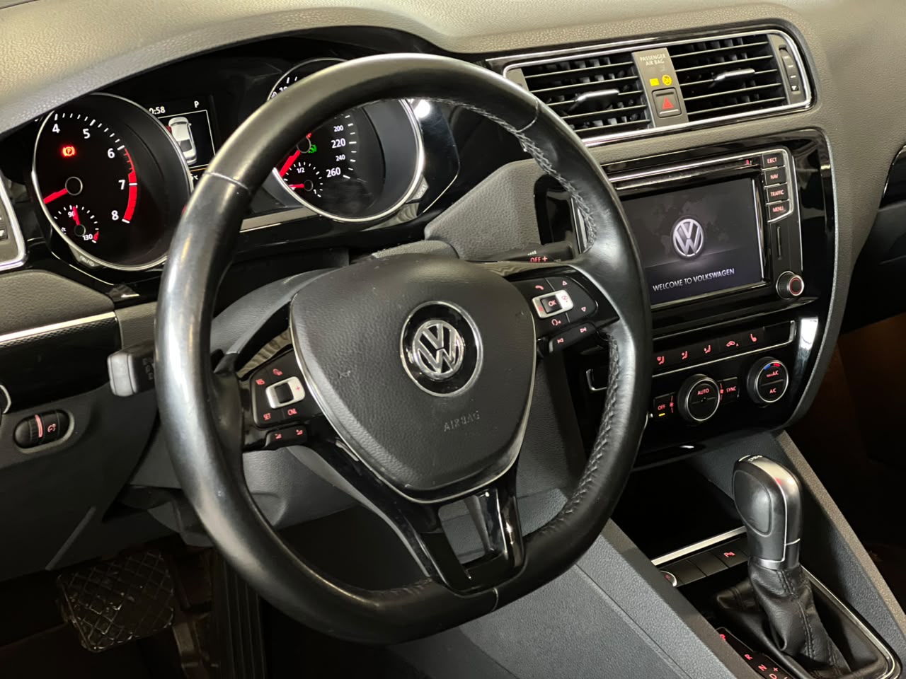 VOLKSWAGEN JETTA