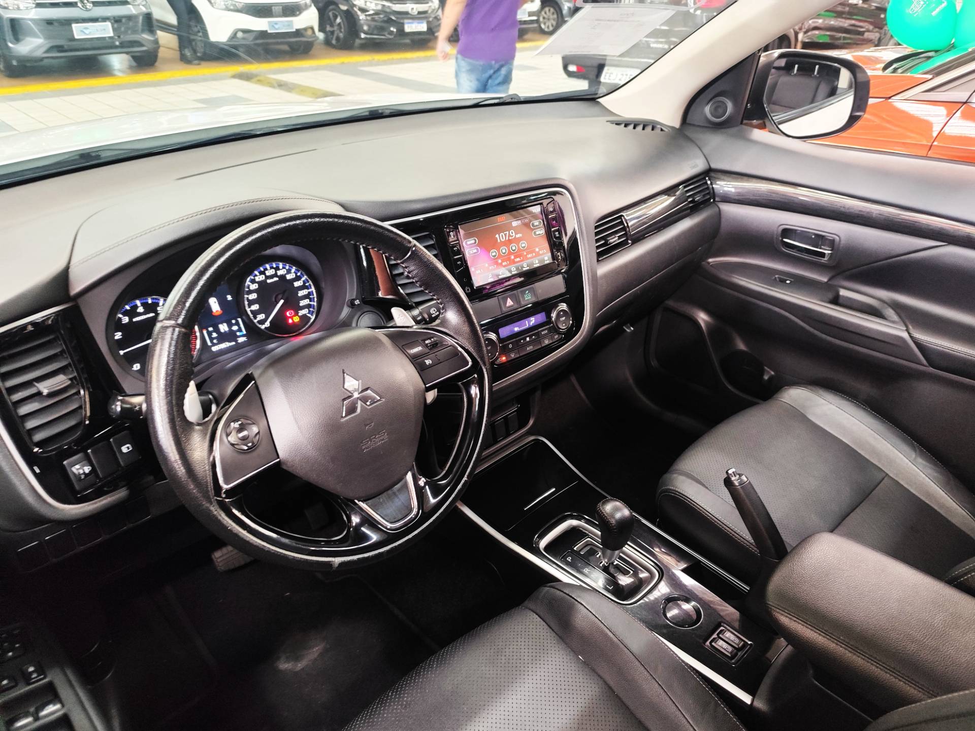 MITSUBISHI OUTLANDER
