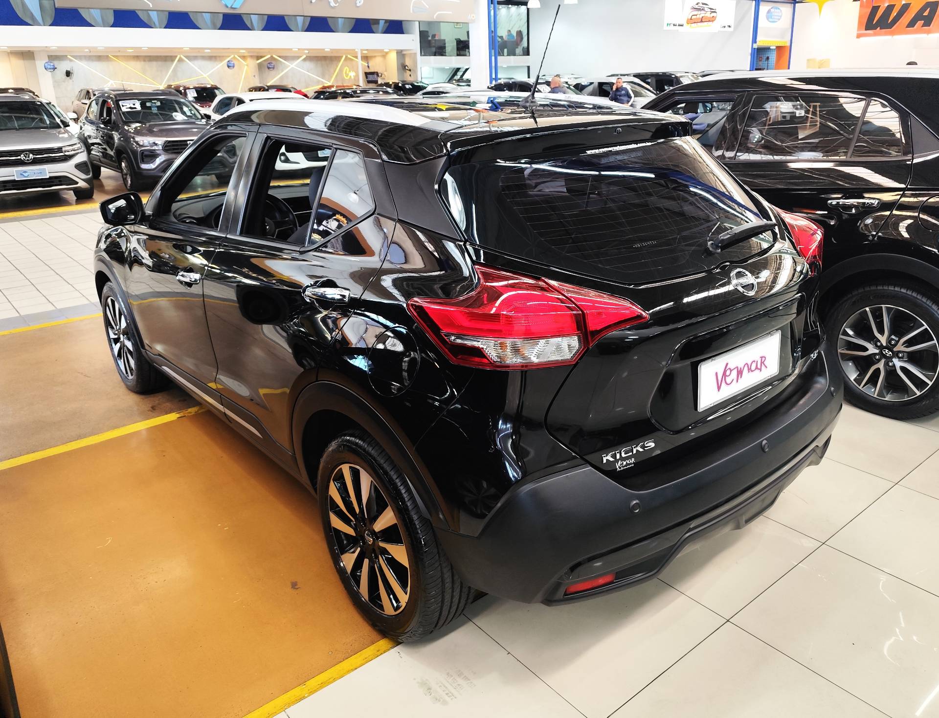 NISSAN KICKS