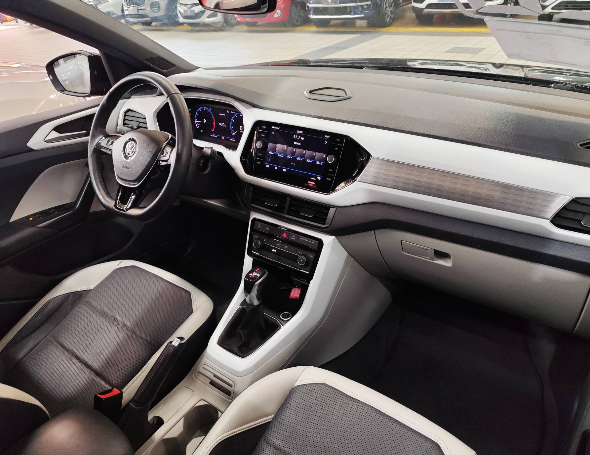 VOLKSWAGEN T-CROSS