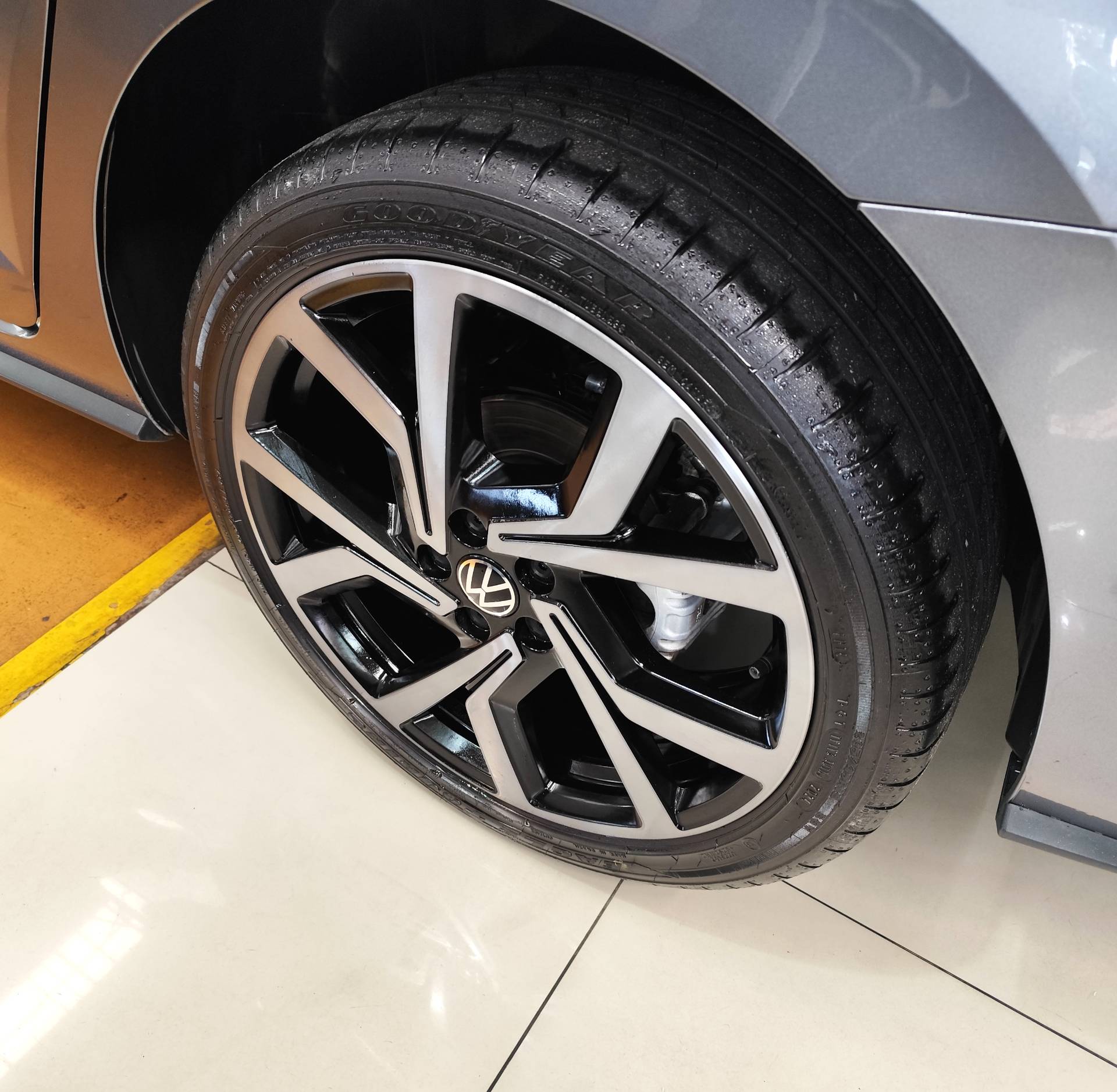 VOLKSWAGEN VIRTUS