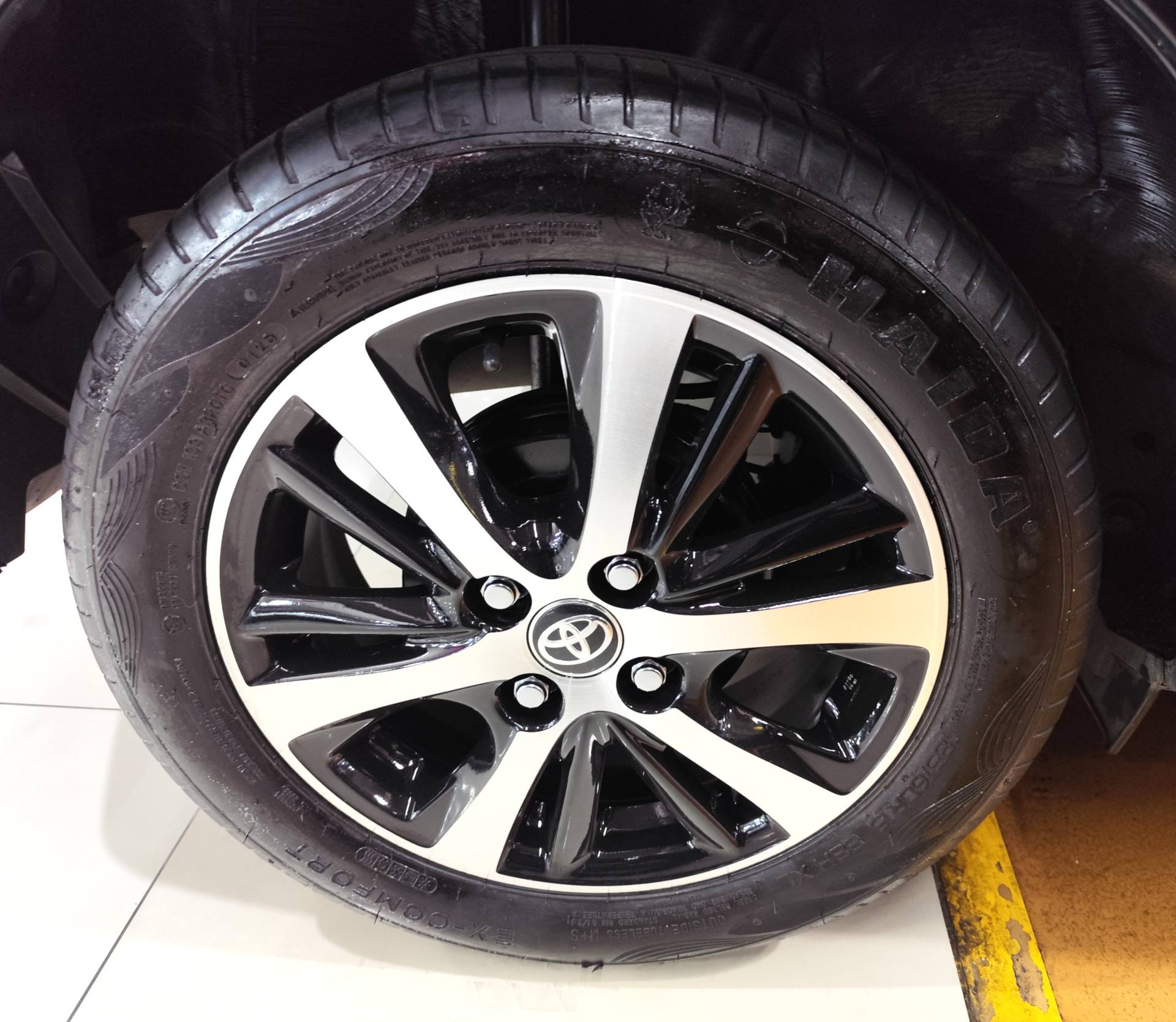 TOYOTA YARIS