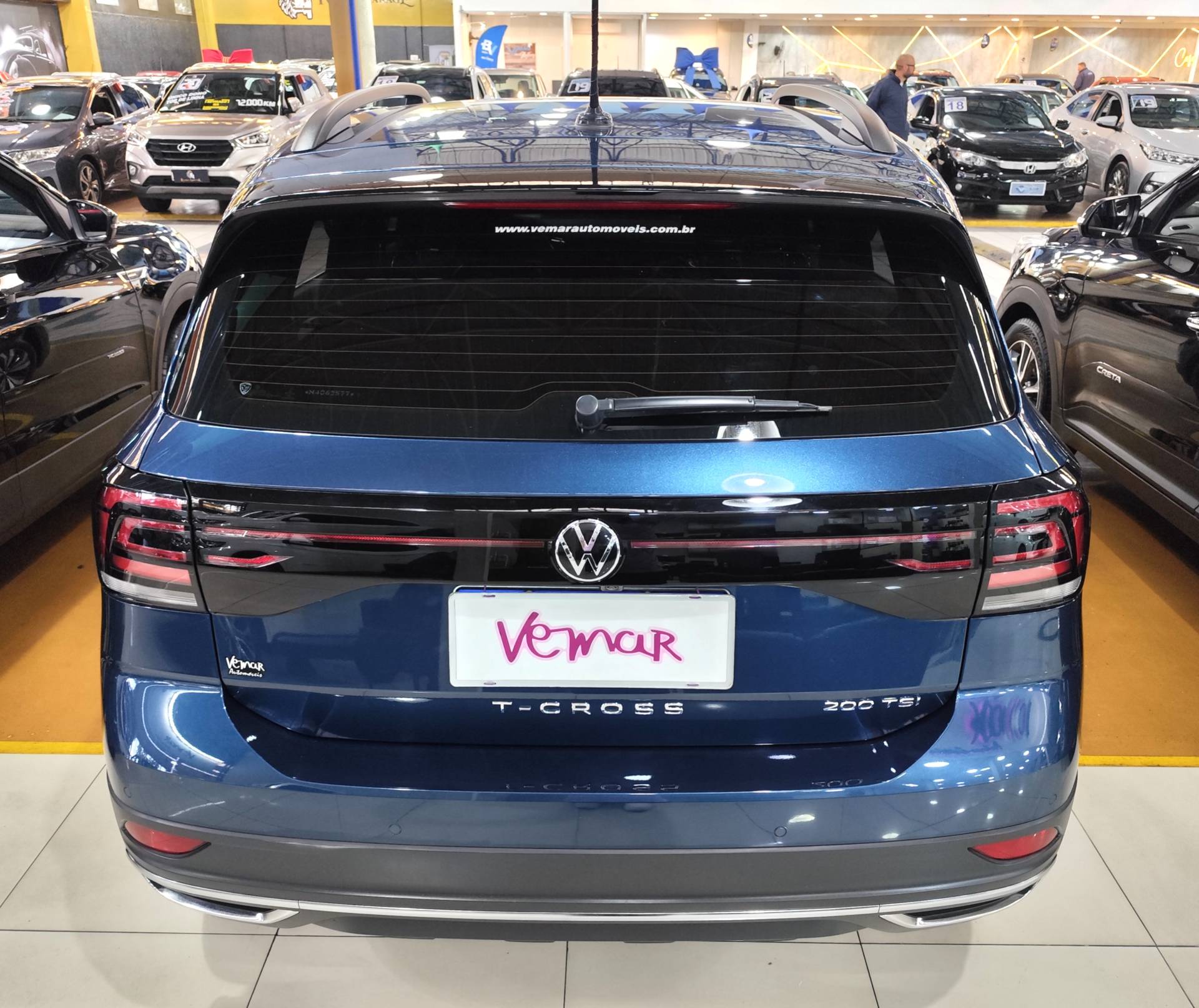 VOLKSWAGEN T-CROSS
