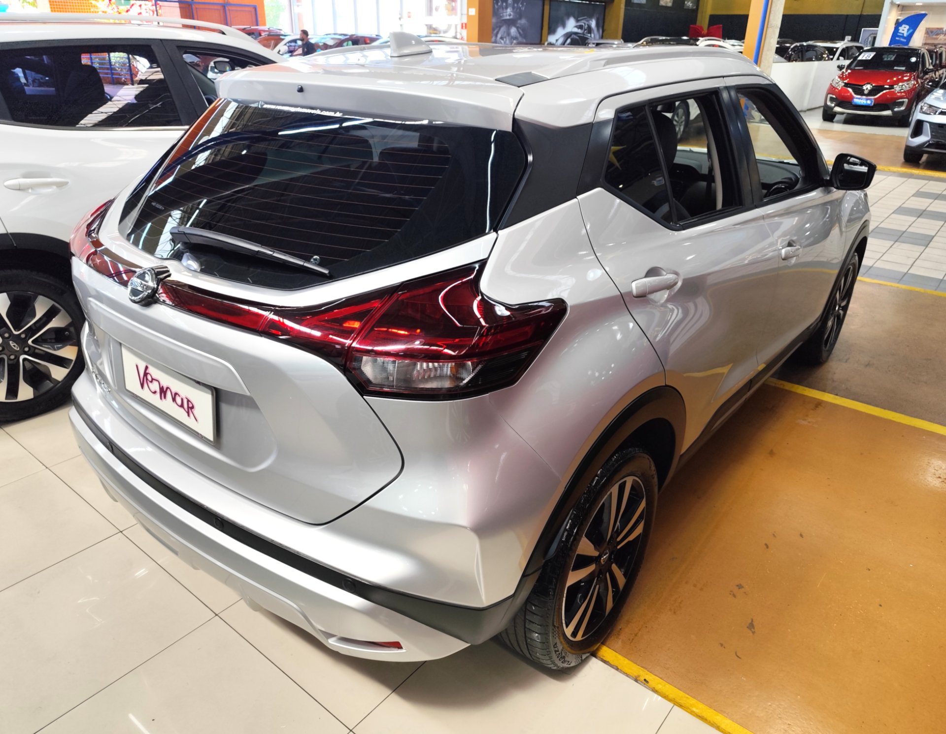 NISSAN KICKS