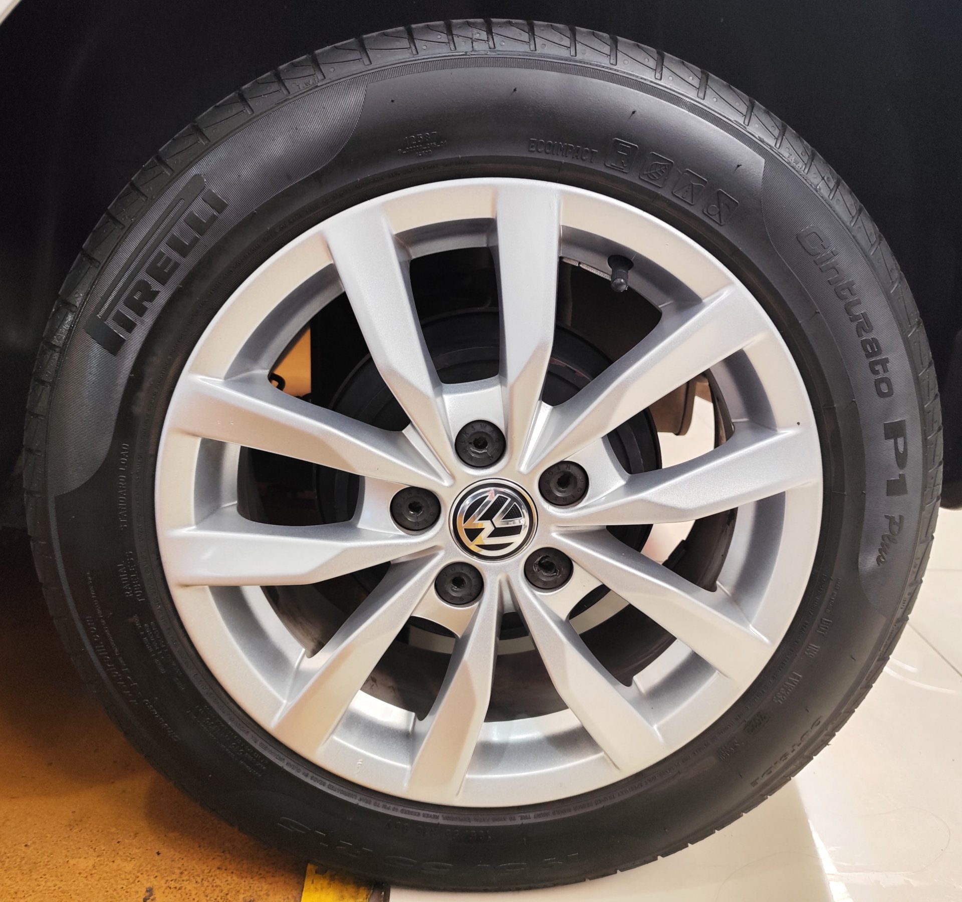 VOLKSWAGEN FOX