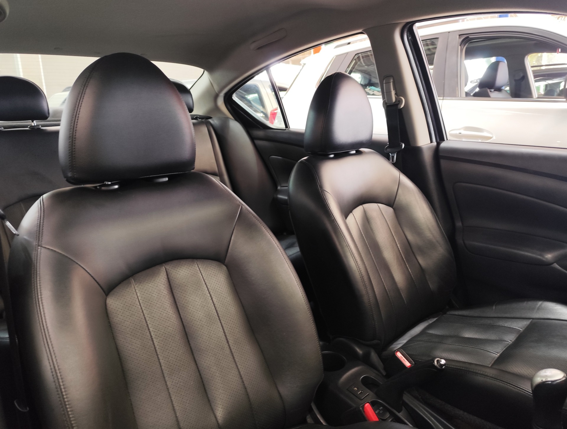 NISSAN VERSA
