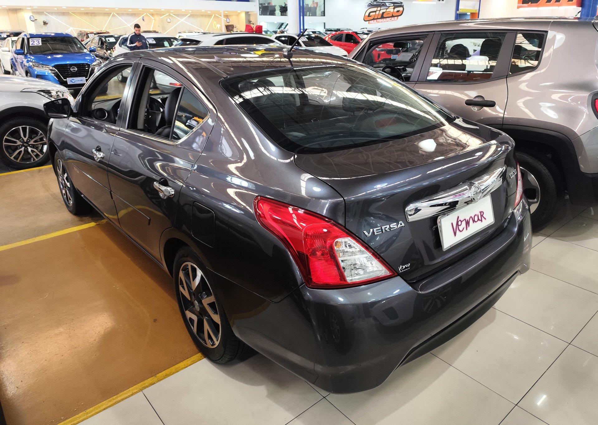 NISSAN VERSA