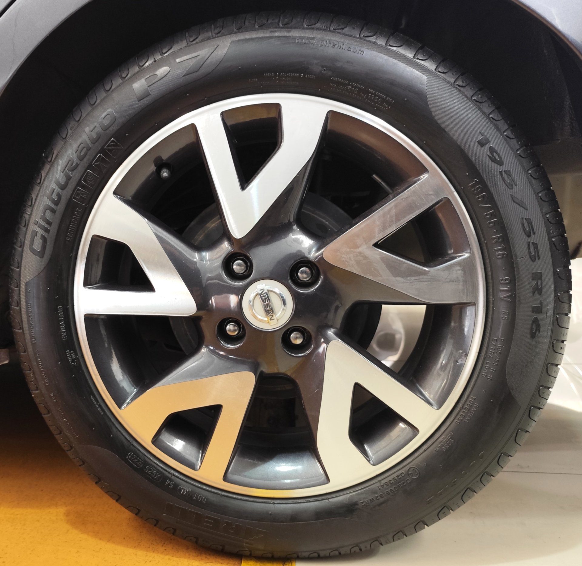 NISSAN VERSA