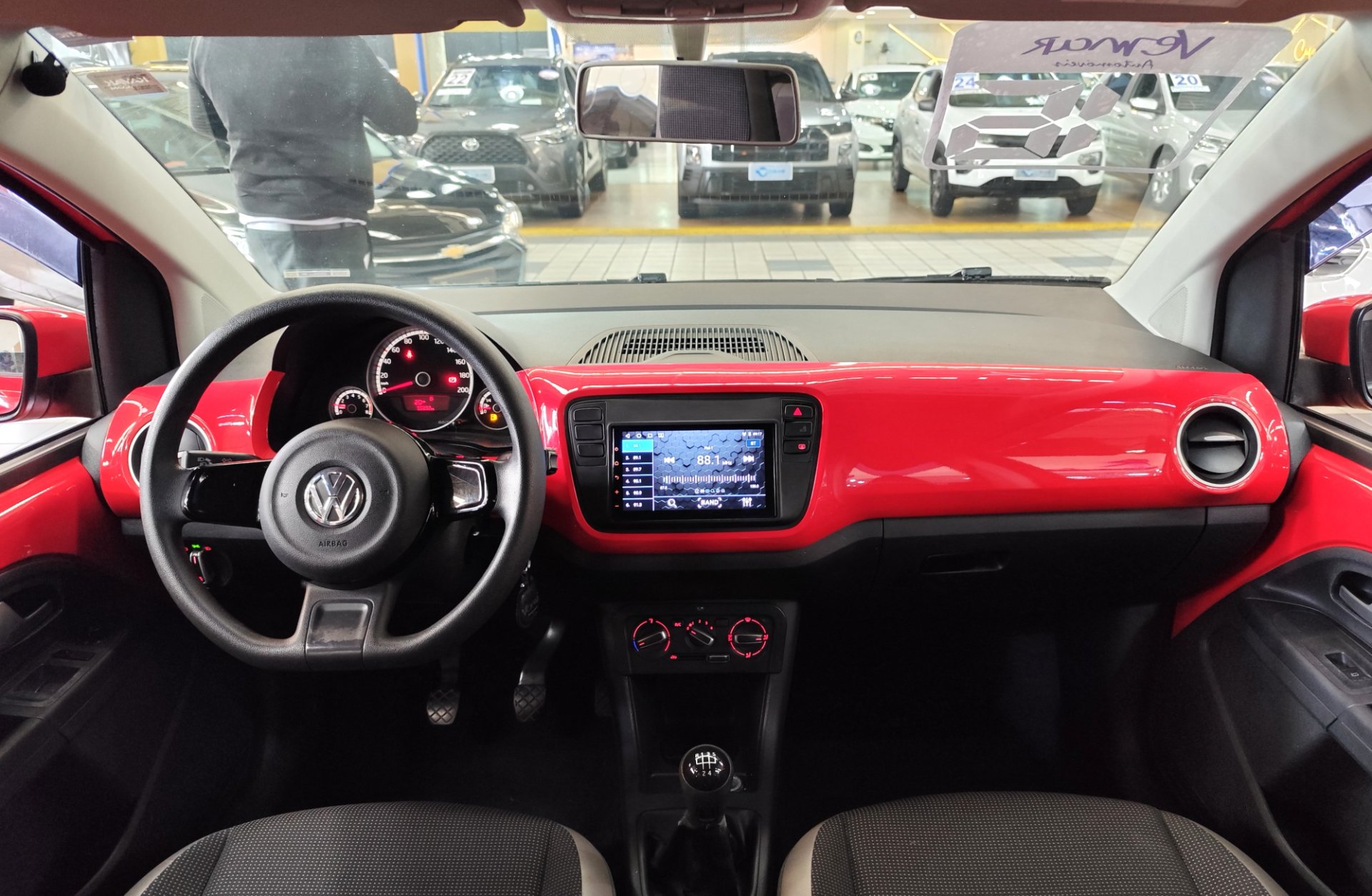 VOLKSWAGEN UP