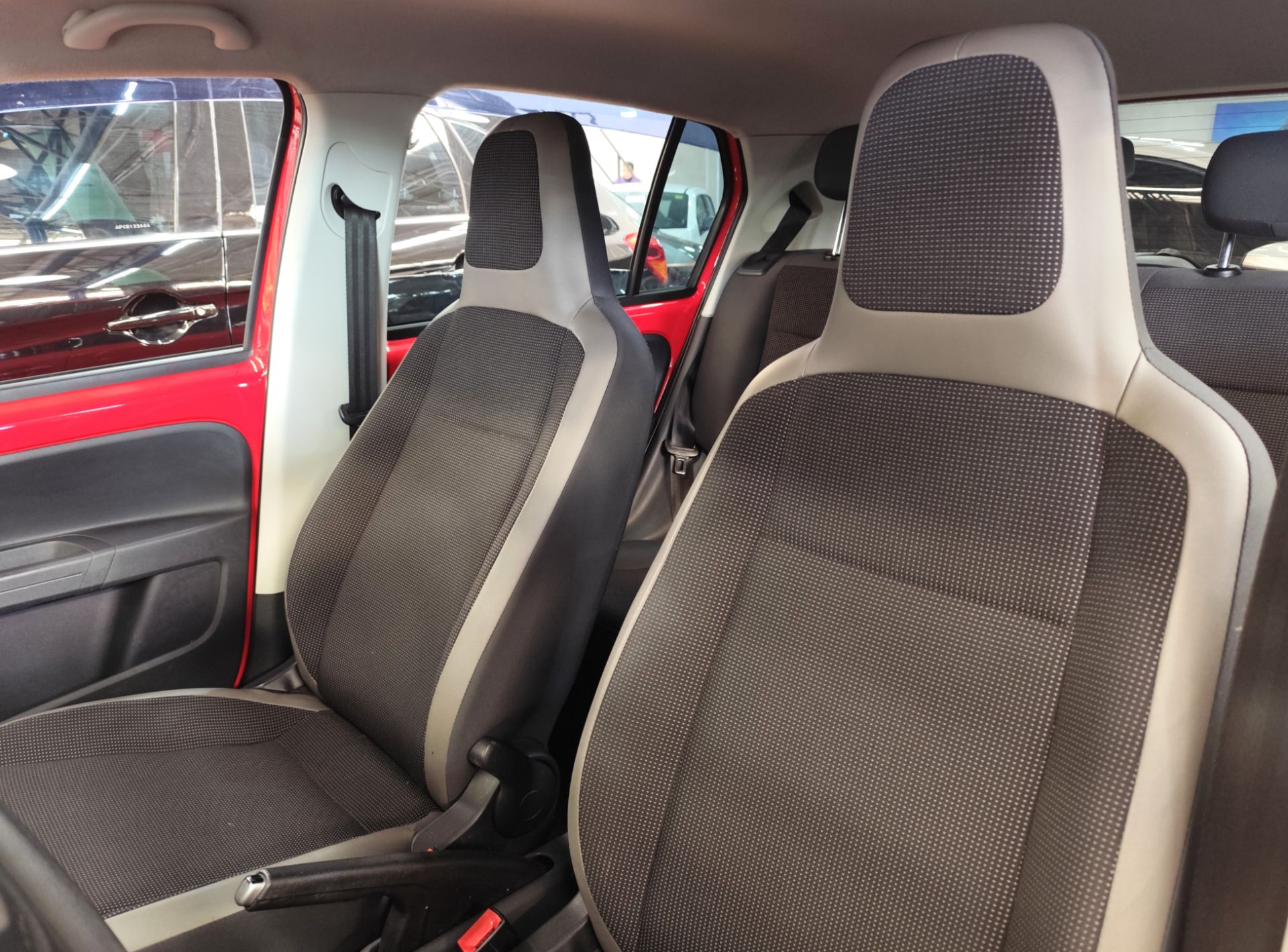 VOLKSWAGEN UP
