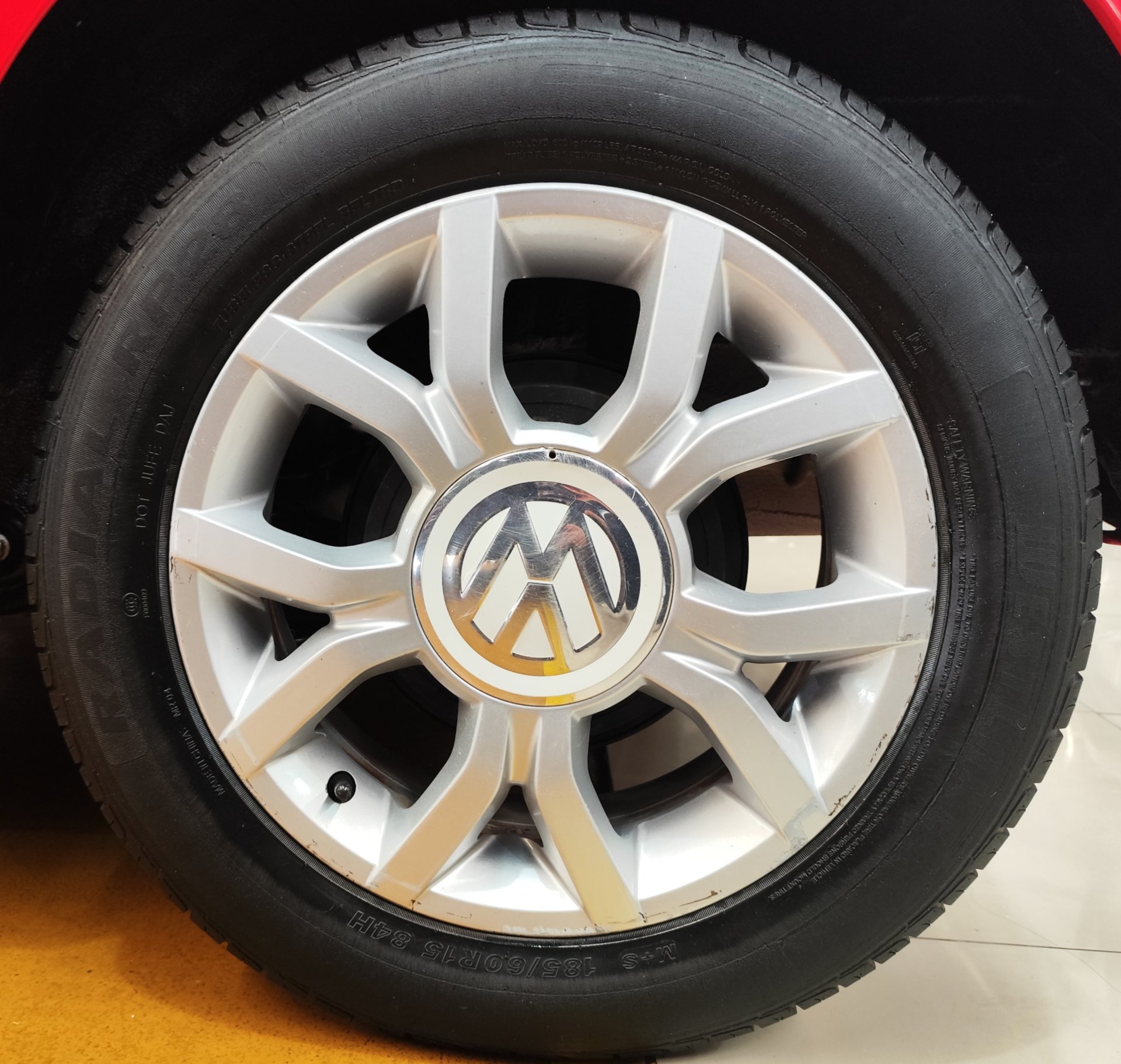 VOLKSWAGEN UP