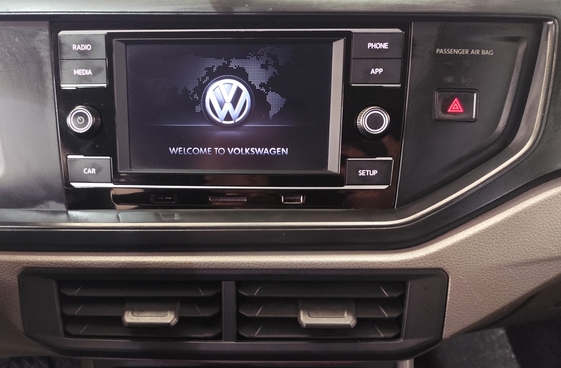 VOLKSWAGEN POLO