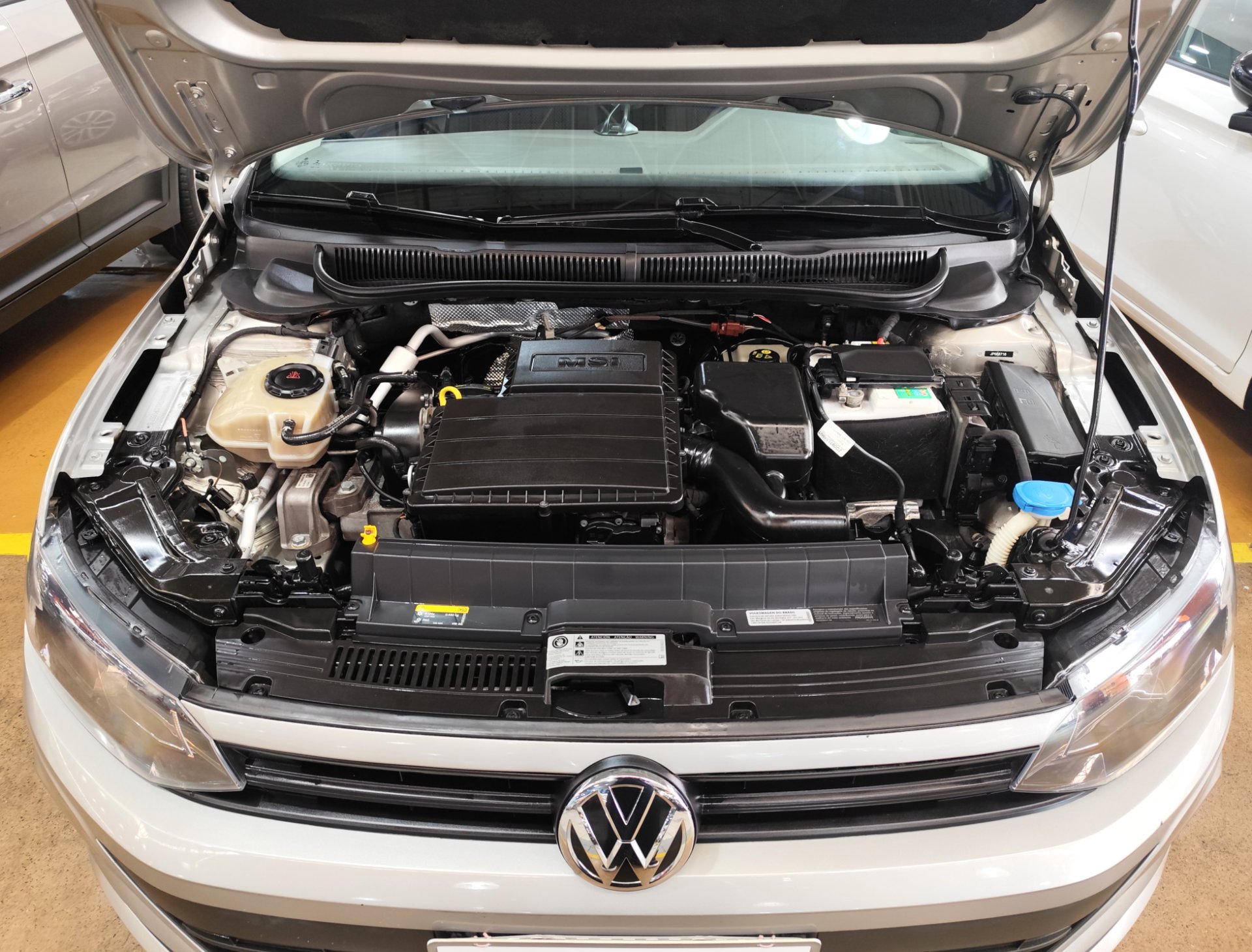 VOLKSWAGEN POLO