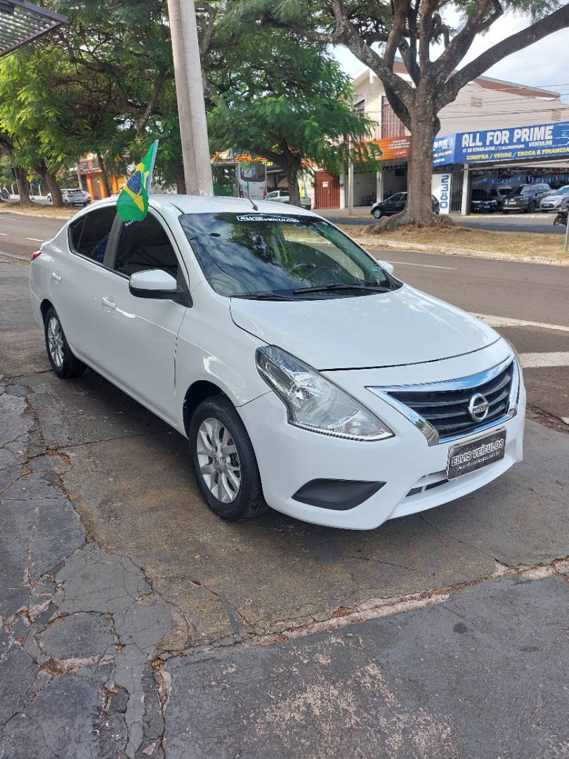 NISSAN VERSA