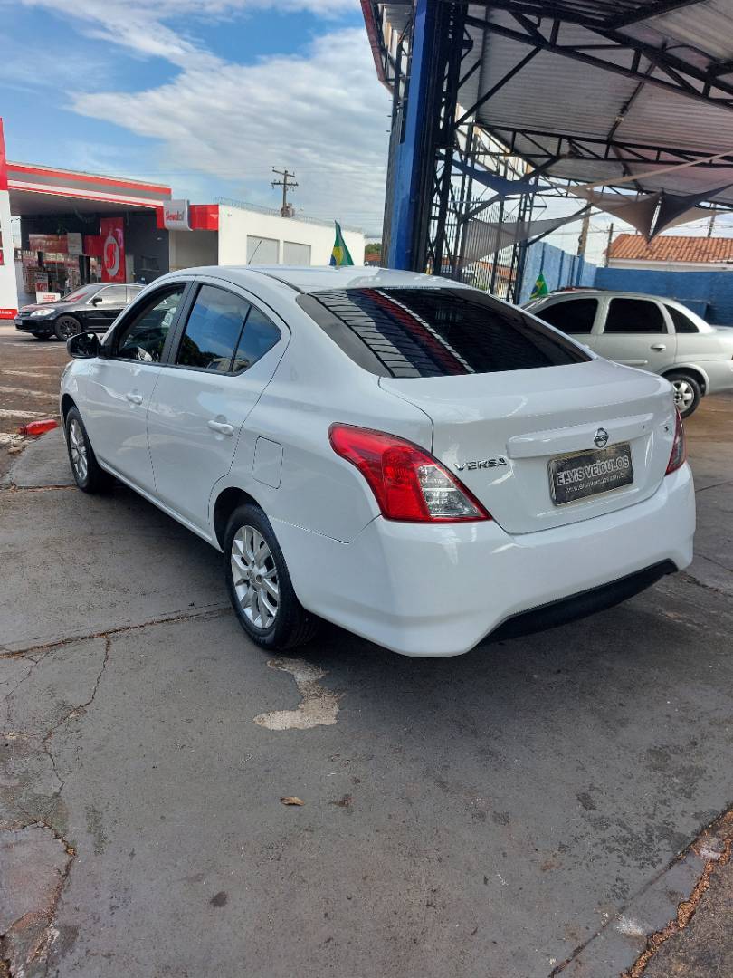 NISSAN VERSA