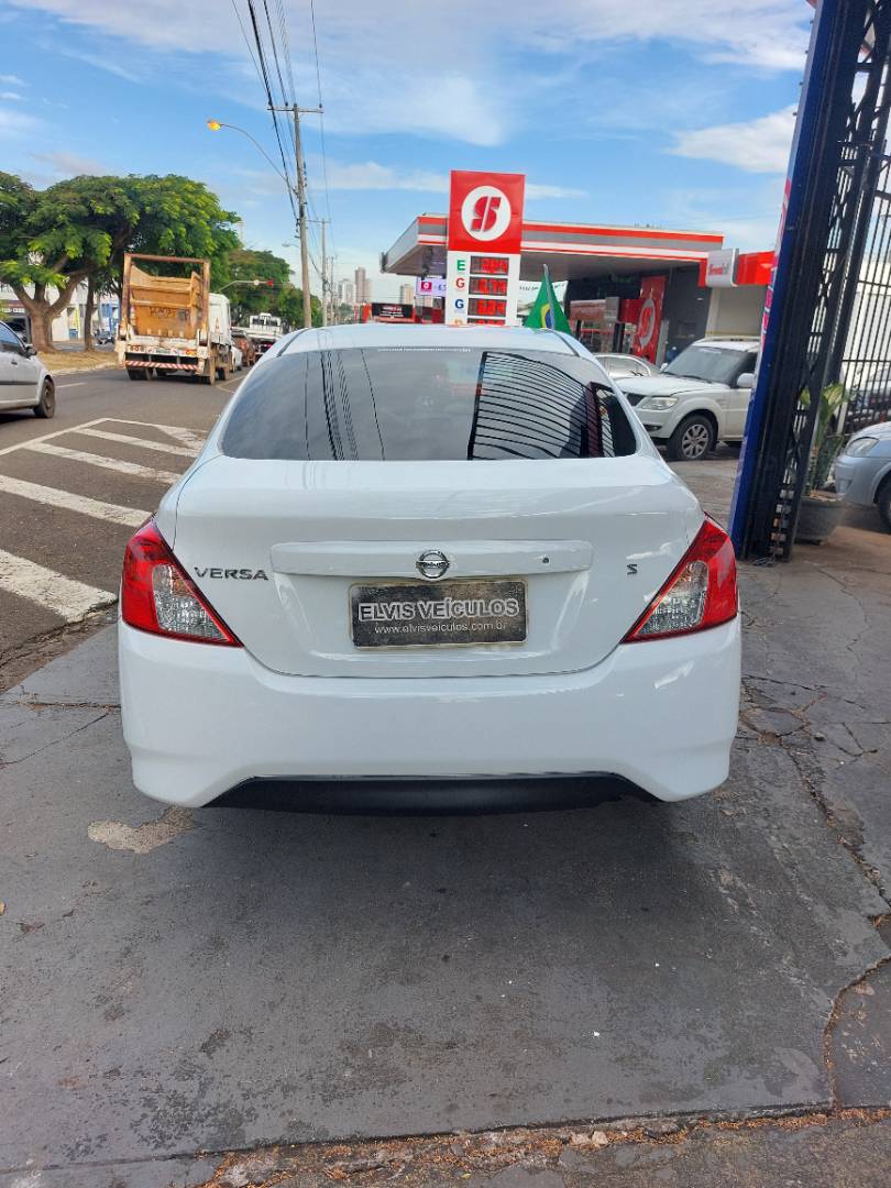 NISSAN VERSA