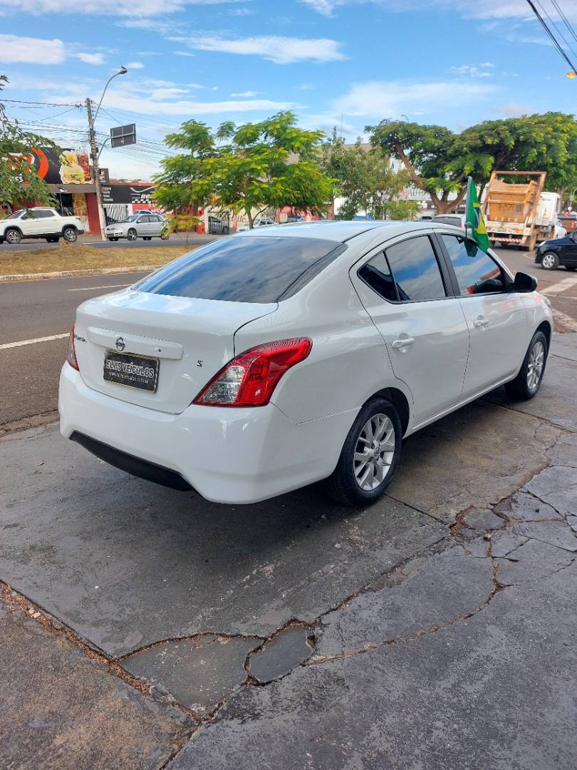 NISSAN VERSA